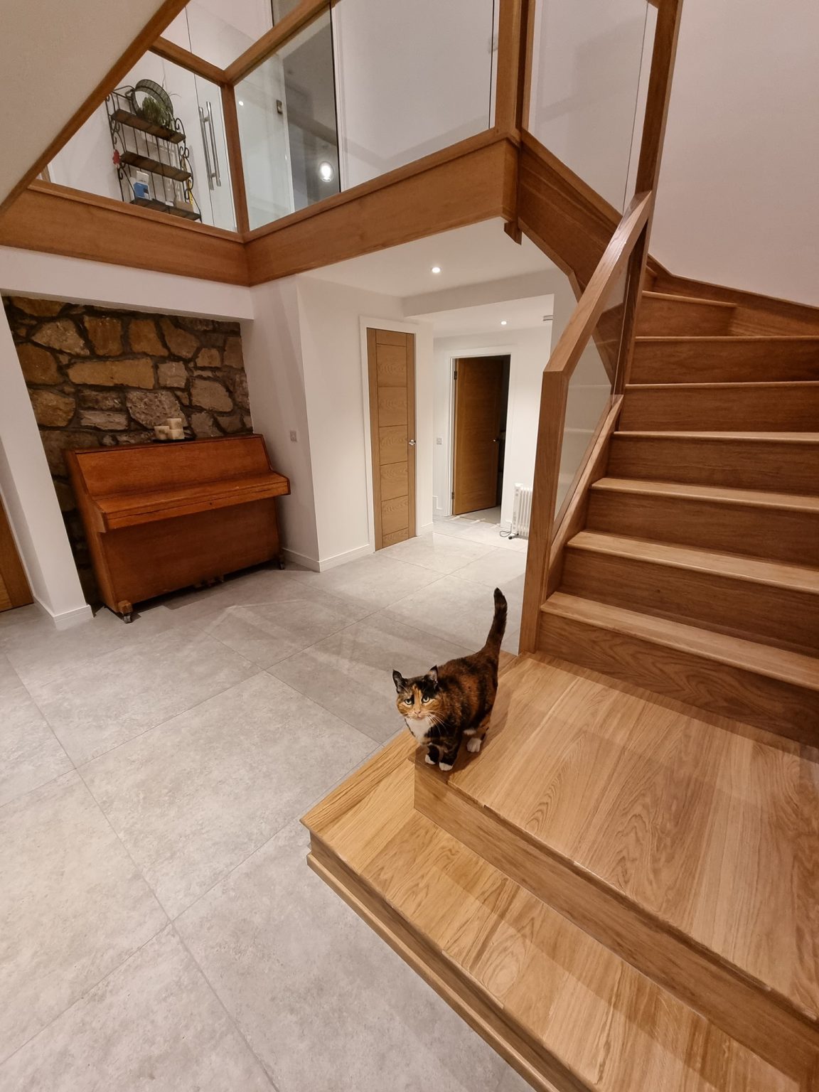 seamless glass oak staircase in Scotland